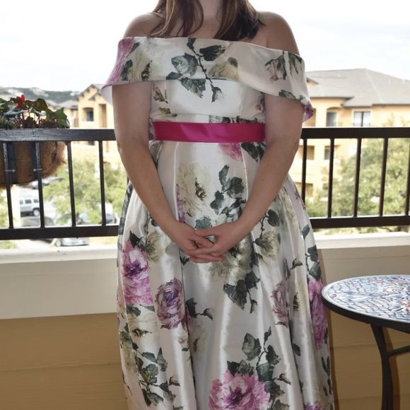 Maria Coca Coleccion Spring/Summer Floral Gown Wom - Picture 6 of 6